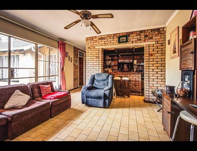 3 BEDROOM HOUSE FOR SALE IN VAN RIEBEECK PARK